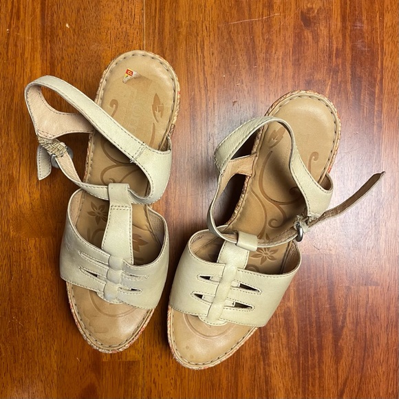Born Patterned Wedges / Size 10 - Picture 2 of 5